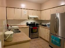YORK UNIVERSITY VILLAGE - 1 master bedroom Female student only - Photo 9