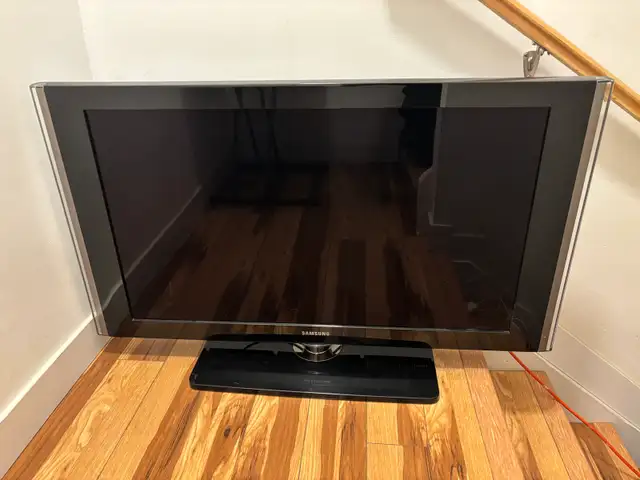 Samsung 40" TV   $30