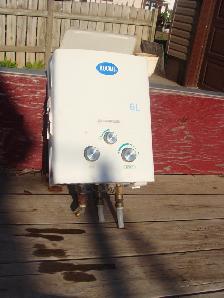 Hot water tank - propane