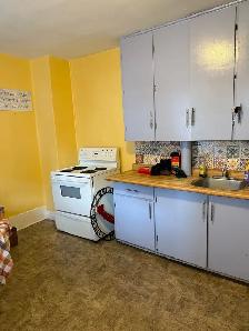 One Bedroom Apartment with Parking. - Photo 2