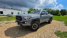 2018 Toyota Tacoma TRD 4x4 /NAV/GREAT CONDITION/ - Photo 2