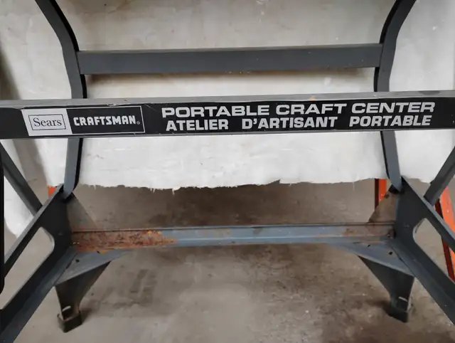 PORTABLE WORKBENCH (WORKMATE SIMILAR)
