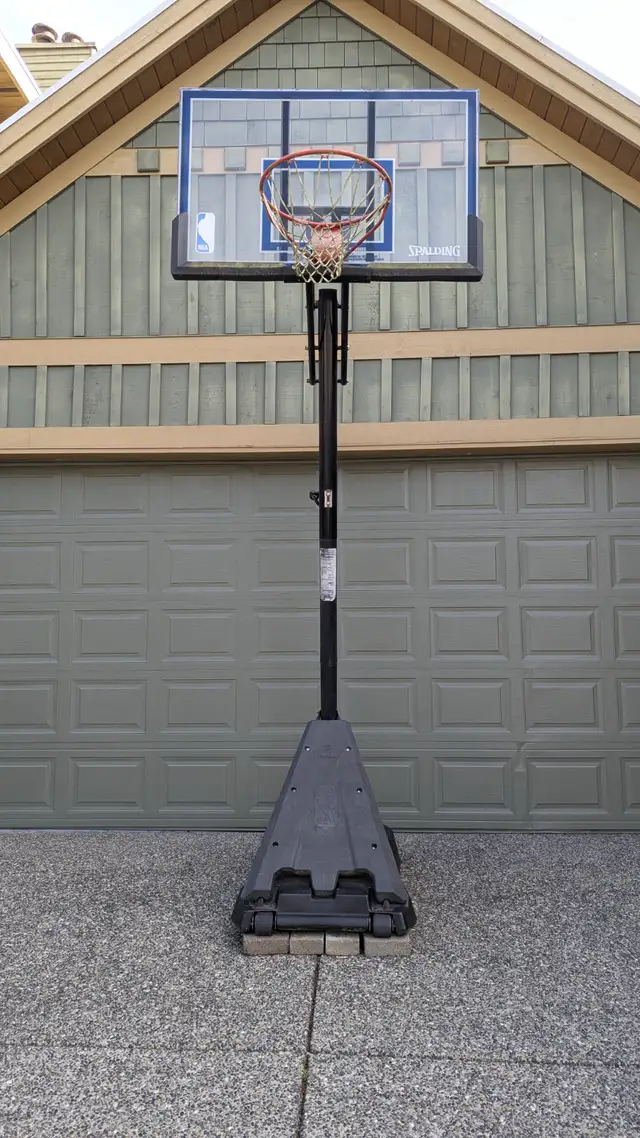 USED | Portable Outdoor Spalding Basketball Hoop
