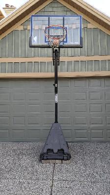 USED | Portable Outdoor Spalding Basketball Hoop