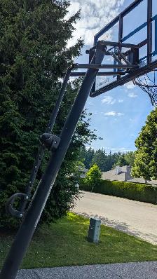 USED | Portable Outdoor Spalding Basketball Hoop - Photo 2