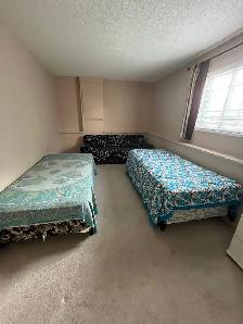 fully furnished master bedroom - Photo 5