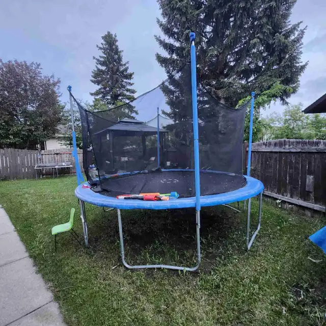 Trampoline with Safety Net