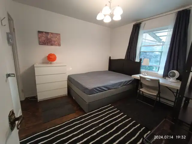 Big room for rent, Close metro Monk, All included.