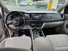 2016 Kia Sedona LX - Photo 11