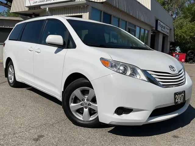2017 Toyota Sienna LE 8-Passenger - BACK-UP CAM! PWR DOORS! 8 PA