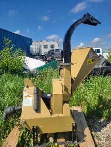 72' Lawnmower, 72' John Deere Blade, snow blower & wood chipper - Photo 9