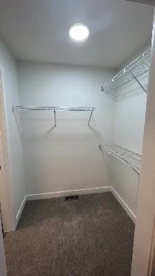 Private bedroom with attached washroom for rent - Photo 3