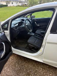 Ford Fiesta SE Hatchback - Photo 5