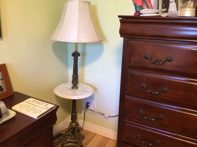 FLOOR LAMP