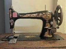 Singer Sewing Machine - Photo 3