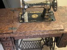 Singer Sewing Machine - Photo 5