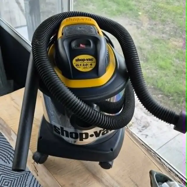 SHOP-VAC 4 GALLON STAINLESS STEEL WET/DRY VACUUM – TESTED – $35