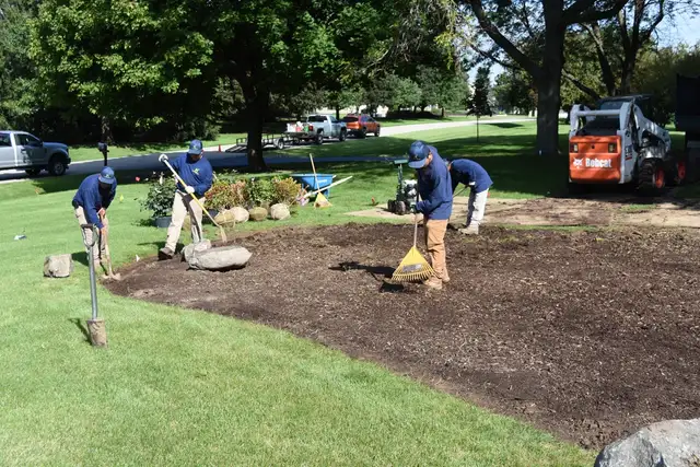 Hiring Landscaping workers - Full time