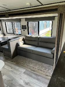 35 Foot Camper Trailer - Photo 6