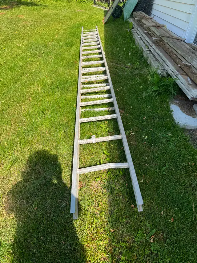 30’ aluminum extension ladder