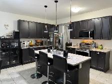 Fully Furnished 4  Beds Gorgeous Home-from June 9th to Sept 9th - Photo 5