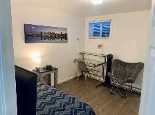 2 1/2 ENTIÈREMENT MEUBLÉ ET ÉQUIPÉ À LOUER - Chambre - Photo 3