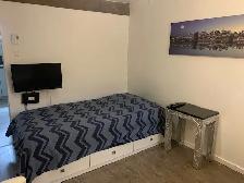 2 1/2 ENTIÈREMENT MEUBLÉ ET ÉQUIPÉ À LOUER - Chambre - Photo 4