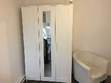 2 1/2 ENTIÈREMENT MEUBLÉ ET ÉQUIPÉ À LOUER - Chambre - Photo 5