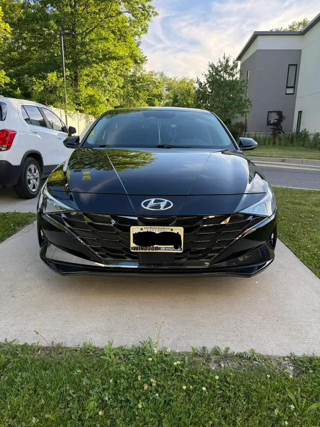 2023 Hyundai Elantra Luxury