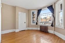 Downtown studio suite in heritage building - Photo 2