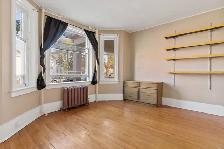 Downtown studio suite in heritage building - Photo 4