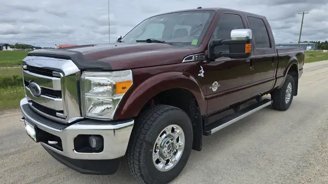 2016 Ford F-350 Lariat Crew Cab SRW 6.7L Diesel - 176,000 km. Pr