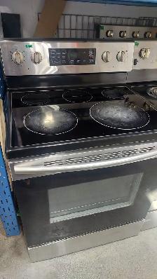 Stove - 30 Samsung 5.9 Cu ft - 5 Burners Electric Range - Used