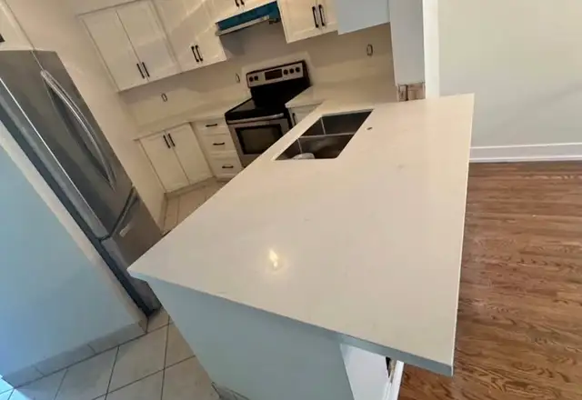 Plain White Countertop With Kitchen Island