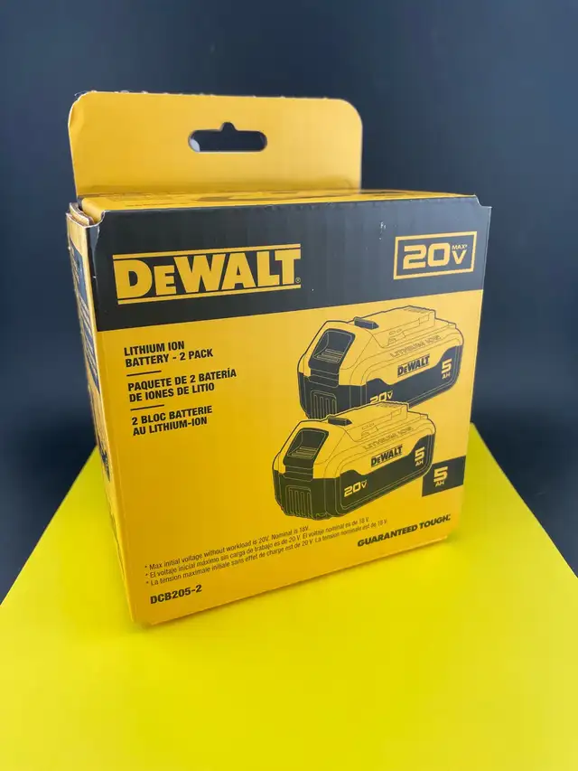 Dewalt DCB205 5AH 2 Pack Like New
