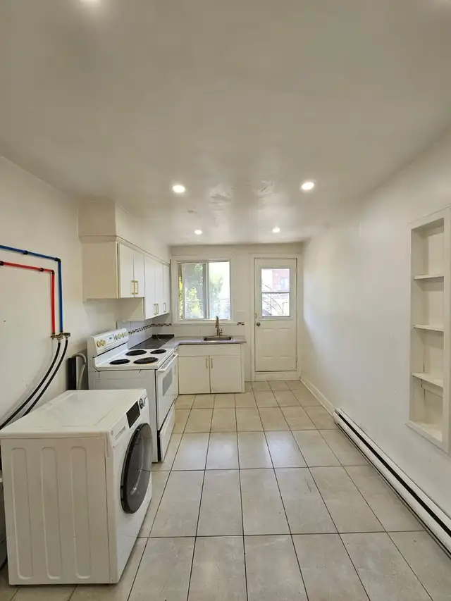 Spacious 3 1/2 apartment near the Jewish General Hospital (JGH)