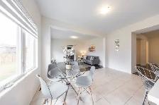 2700 sqft Large 2 garage 4 bed   3.5 bath detached home Oshawa - Photo 7