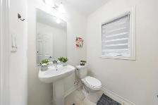 2700 sqft Large 2 garage 4 bed   3.5 bath detached home Oshawa - Photo 17