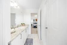 2700 sqft Large 2 garage 4 bed   3.5 bath detached home Oshawa - Photo 21