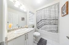 2700 sqft Large 2 garage 4 bed   3.5 bath detached home Oshawa - Photo 26
