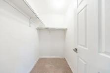 2700 sqft Large 2 garage 4 bed   3.5 bath detached home Oshawa - Photo 30