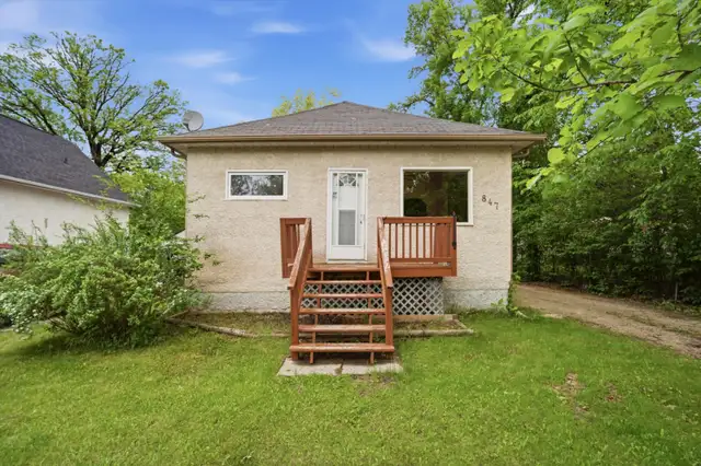 St Norbert Bungalow on Huge Treed Lot!