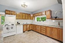 St Norbert Bungalow on Huge Treed Lot! - Photo 11
