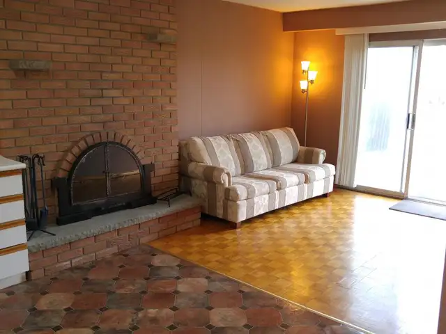 RARE nicely renovated 1 bedroom apt on the MAIN FLOOR of house-J
