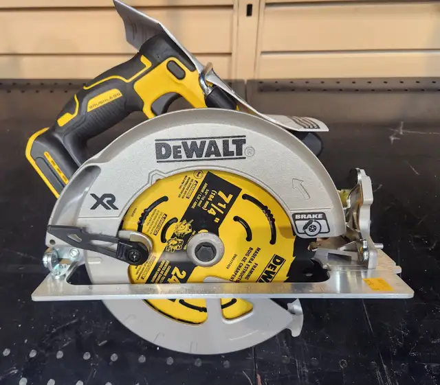 New Dewalt Brushless Motor Circular Saw DCS570