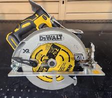 New Dewalt Brushless Motor Circular Saw DCS570
