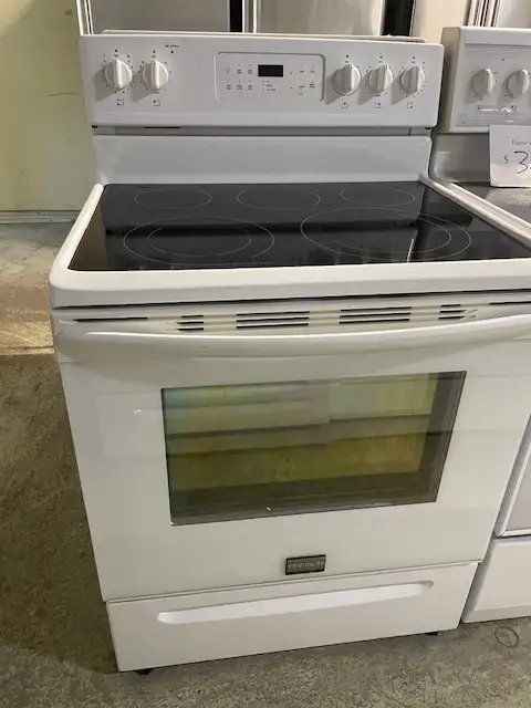 Cuisinière blanche vitrocéramique convection Frigidaire