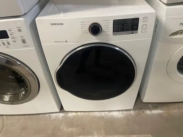 Mini sécheuse frontale blanche 24'' superposable Samsung