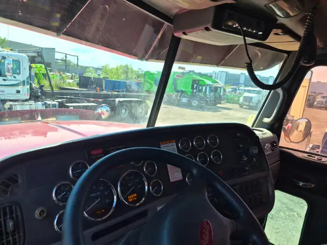Hiring DZ Dump Truck Driver