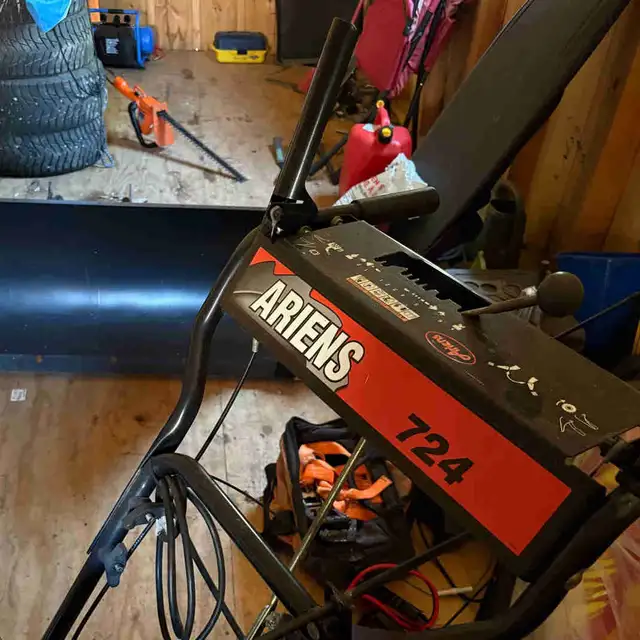 Ariens 724 snow blower